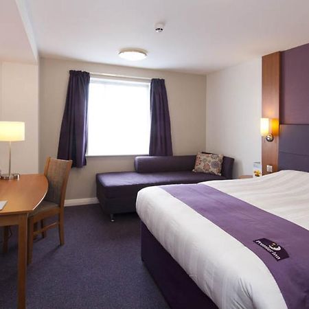 Premier Inn Bournemouth East Exterior foto