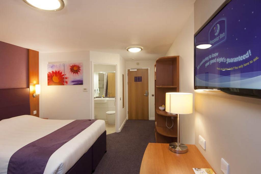 Premier Inn Bournemouth East Exterior foto
